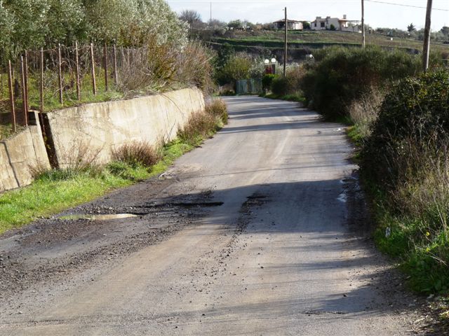 VECCHIA STRADA COMUNALE DA 30 ANNI SEI RIMASTA TALE E QUALE