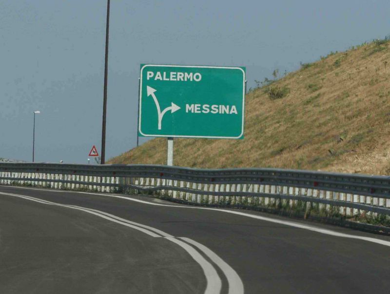 Frana sull`autostrada Palermo-Messina. Torna la paura
