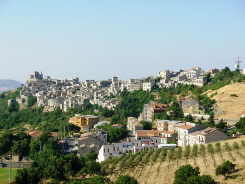 PETRALIA SOPRANA. LAMMINISTRAZIONE COMUNALE INVITA I CITTADINI A CEDERE GLI IMMOBILI VETUSTI AL COMUNE