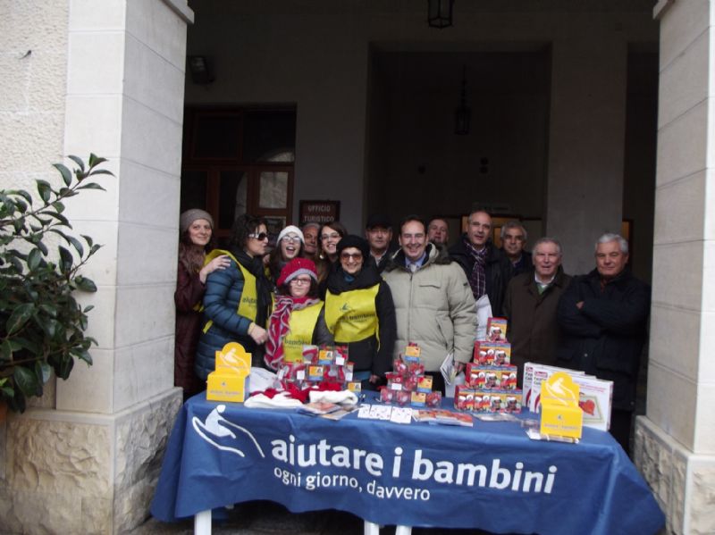 GANGI: RACCOLTA  FONDI �AIUTARE I BAMBINI�