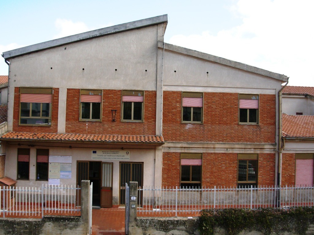 PETRALIA SOPRANA. ARRIVA UN ALTRO FINANZIAMENTO PER LA SCUOLA MEDIA. I LAVORI RIGUARDERANNO L�EFFICIENTAMENTO ENERGETICO