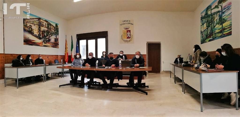 PETRALIA SOPRANA. LA SOLIDARIETA` DEL CONSIGLIO COMUNALE AL SINDACO PIETRO MACALUSO