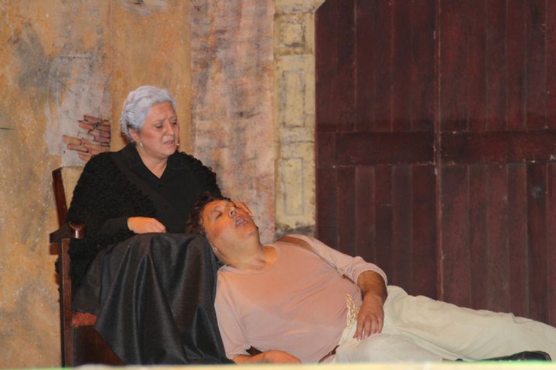 San Giovanni la Punta - L`associazione teatrale "Sotto il Tocco" porta in scena la commedia "U Sapiti com`è".