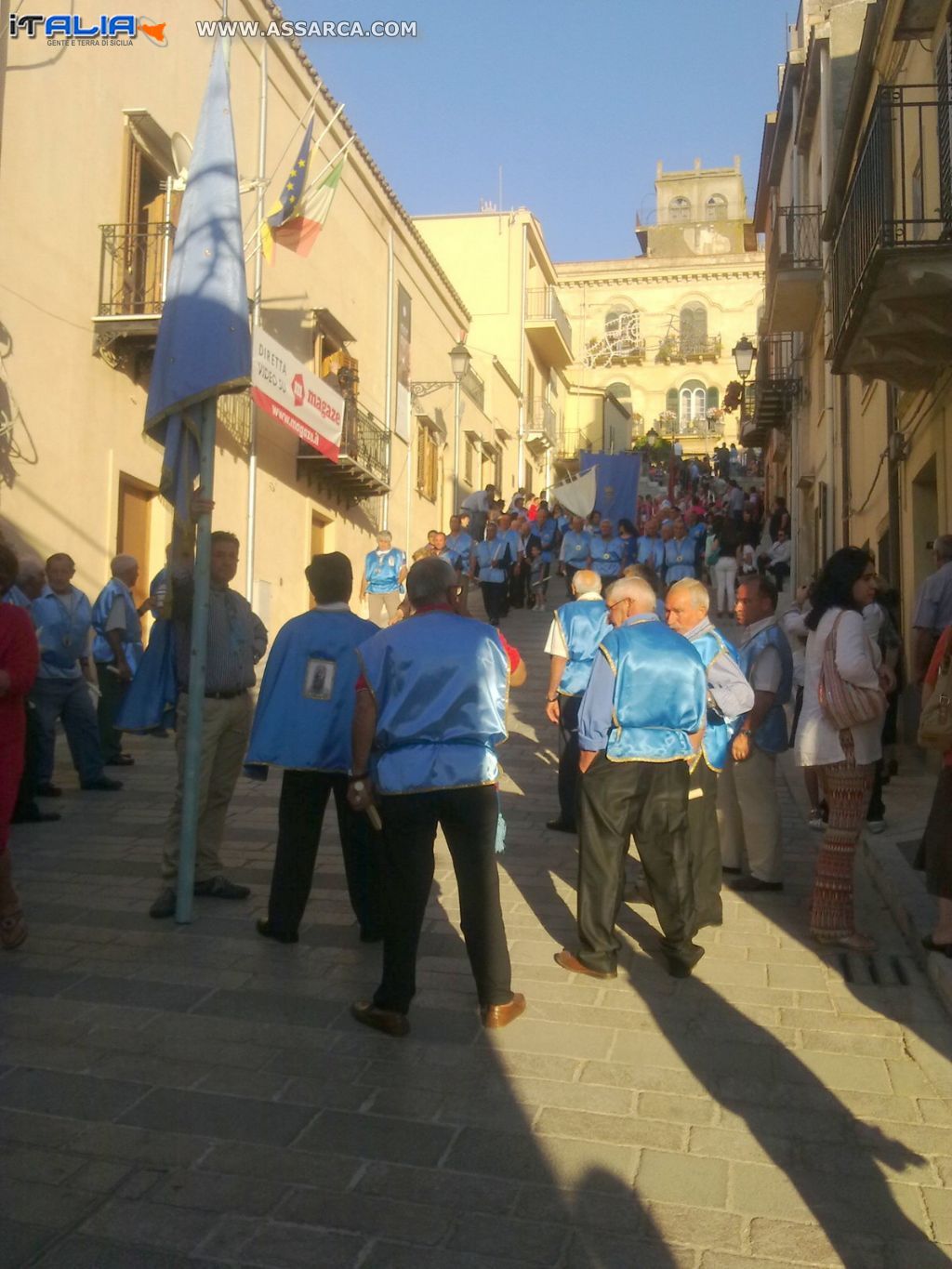 In attesa dell`inizio della processione