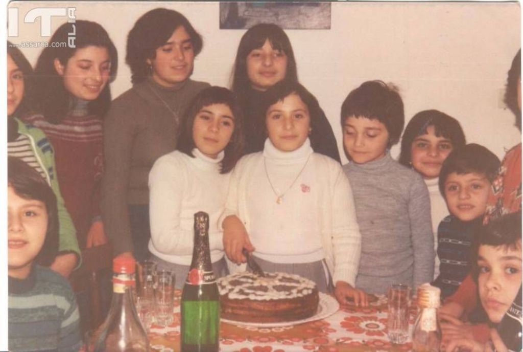 Foto di gruppo in un compleanno