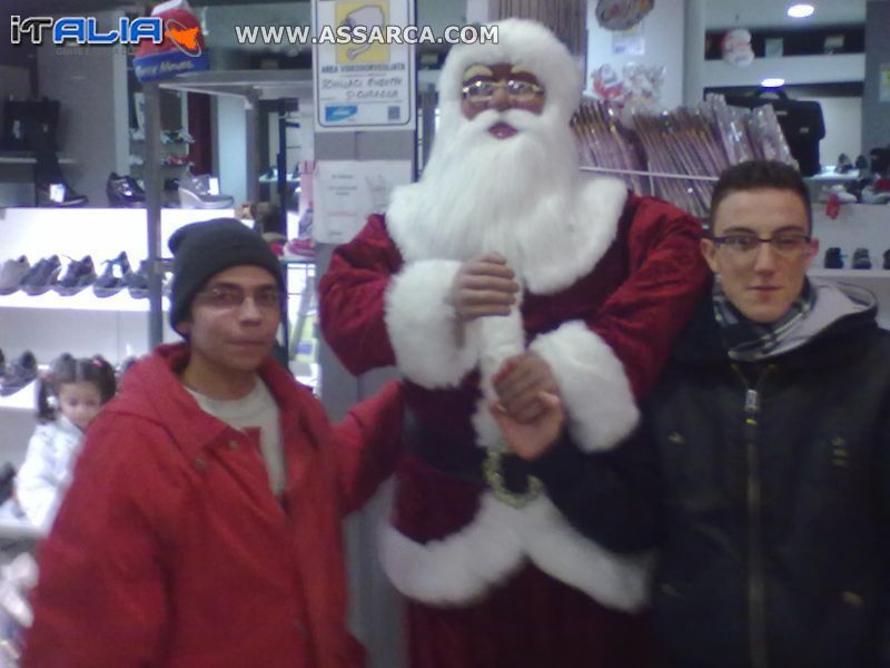 io con Salvatore Chiaramonte al centro commerciale del  Tumarrano a dicembre 2010