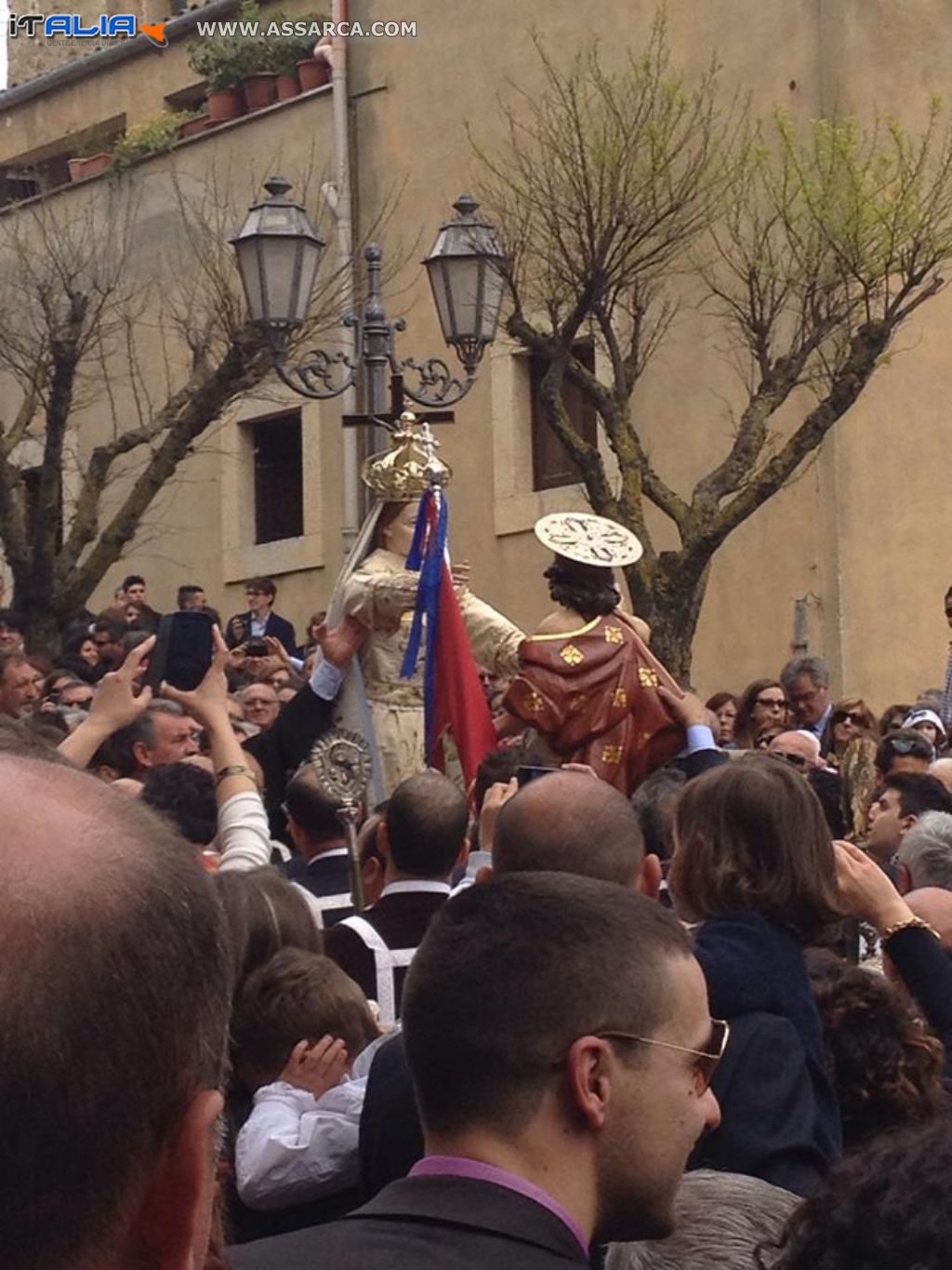 L`incontro tra il cristo risorto e la Madonna