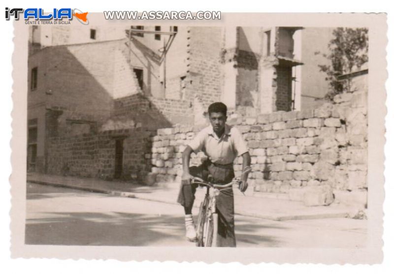 in bicicletta anni 50