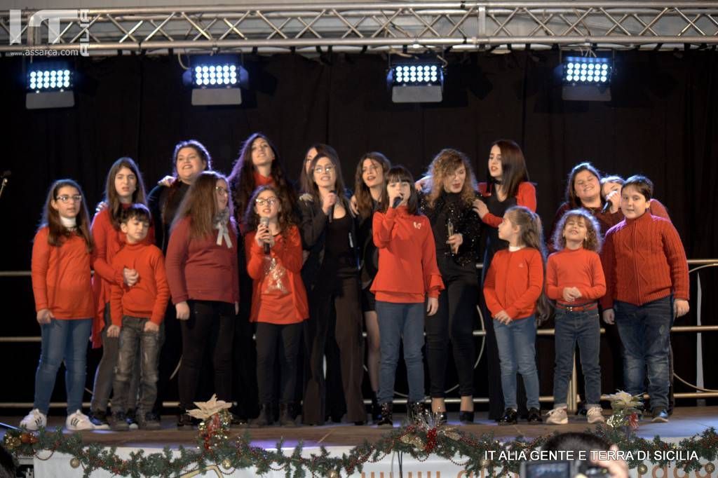 Foto di gruppo della belissima serata organizzata da Musica e  Dintorni School.
Alia 2 gennaio 2019