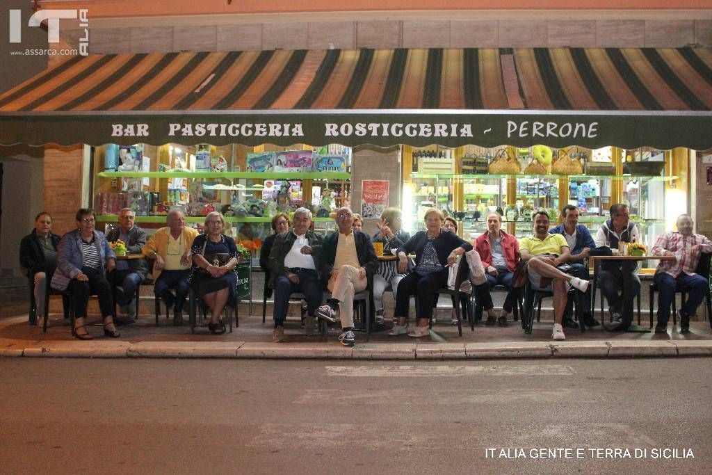 Quattro amici al bar.