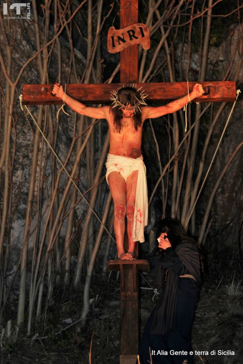 VIA CRUCIS VIVENTE A ROCCAPALUMBA,( LA CROCIFISSIONE)