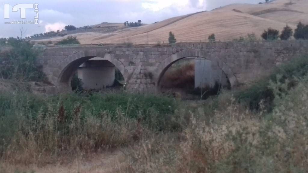 Ponte vicino la stazione ferroviaria di Roccapalumba.