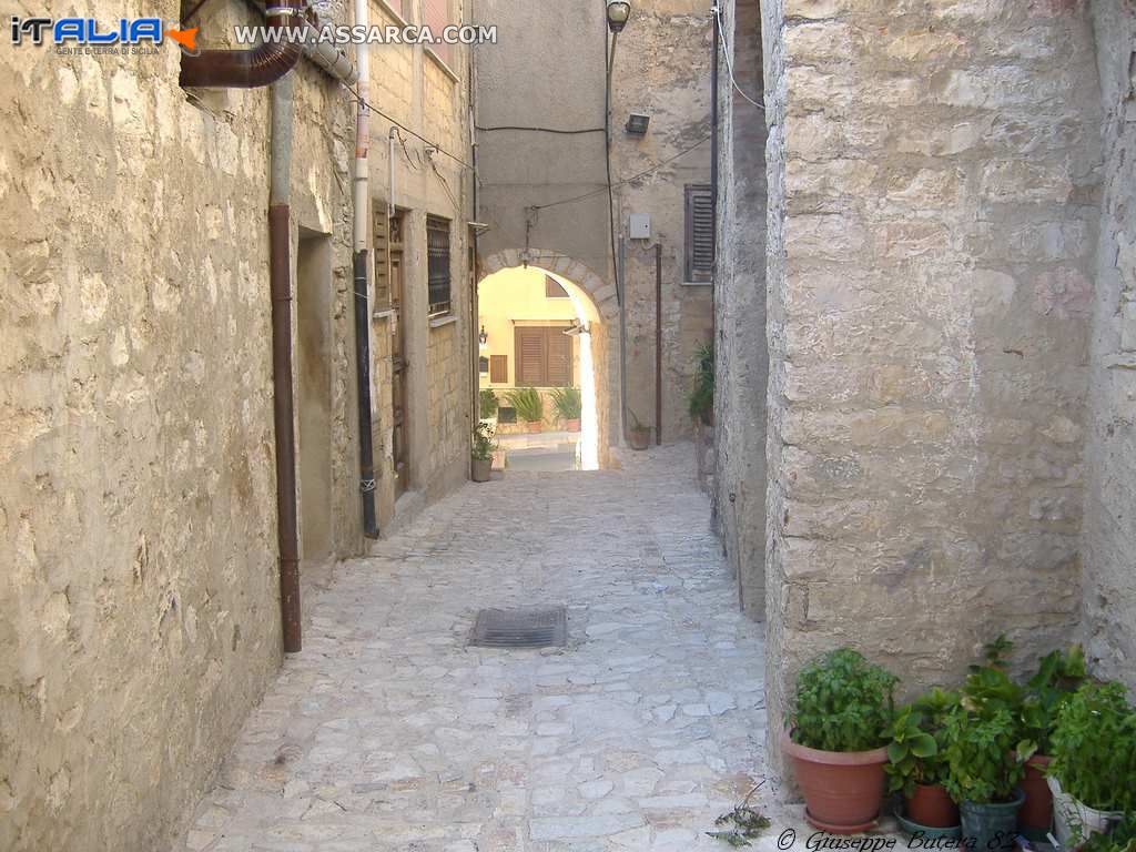 BISACQUINO CORTILE PETRALORO 78