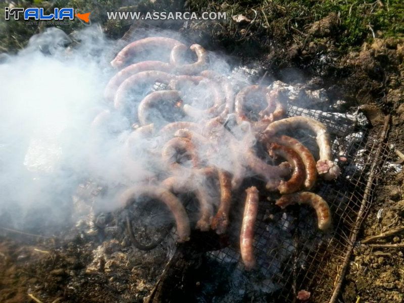 la salsiccia fatta arrosto