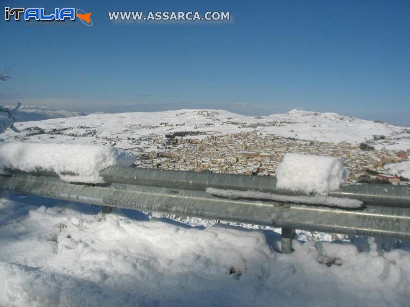 paese innevato