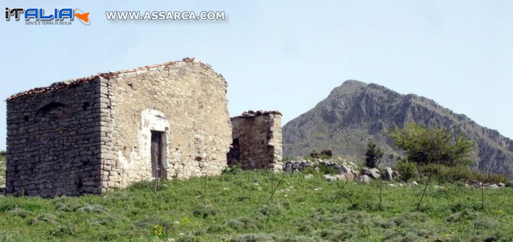 vecchio casolare sul monte san calogero sciara