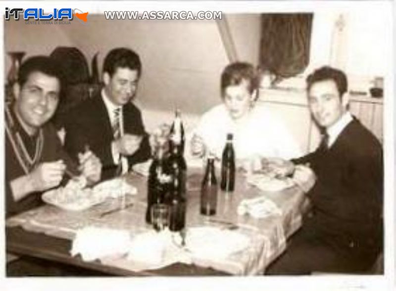 Io con mia moglie mio cugino Salvatore Solito e Solvatore ?