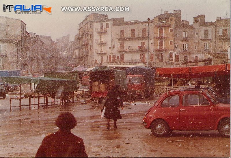 Piazza Comm. Ang. Giglia "Giateddra"