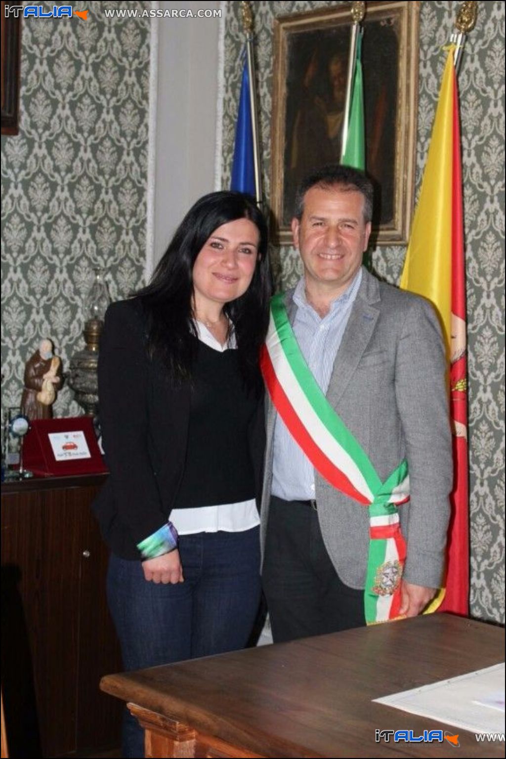 Il sindaco consegna cittadinanza italiana