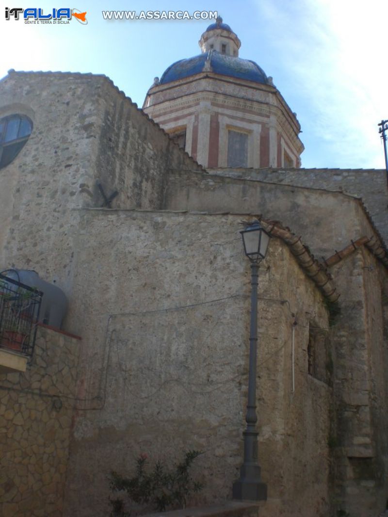 angoli diversi, Chiesa simbolo