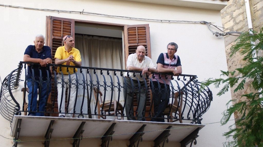 Quattro amici al ...balcone.