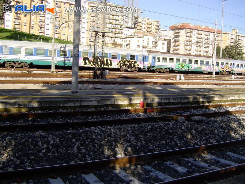 Carrozze " Naif " in sosta nella stazione di Caltanissetta C.
