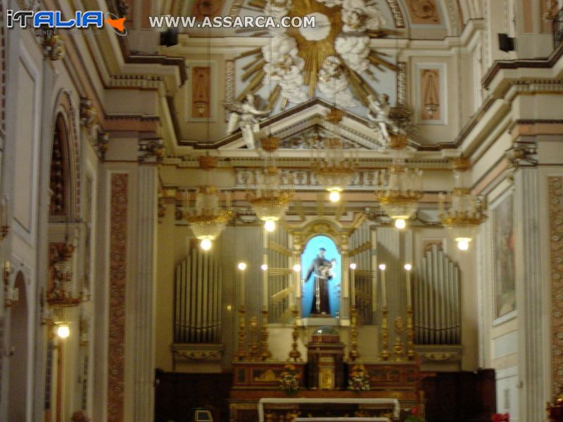 L`interno della chiesa di Sant`Antonino