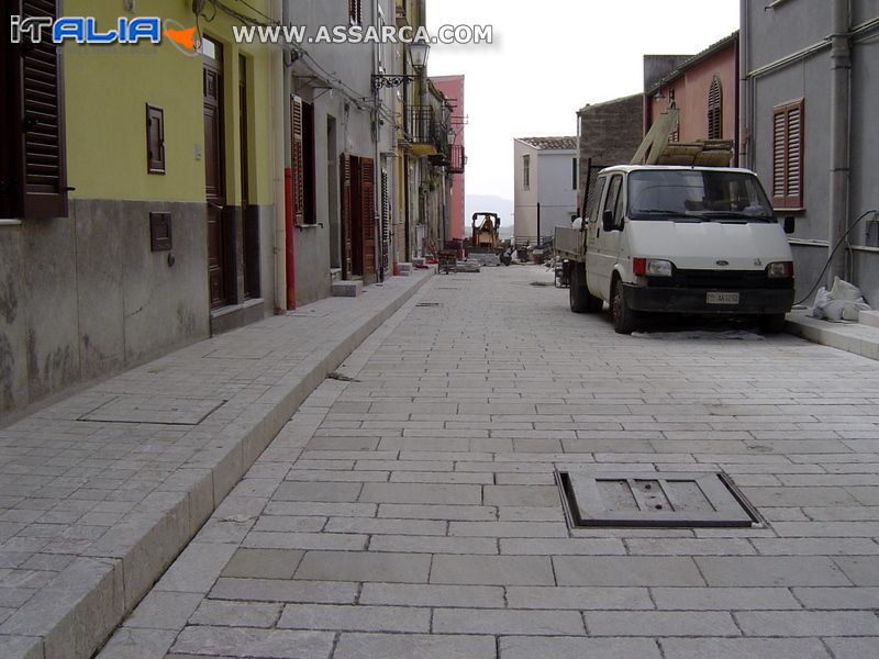 La nuova pavimentazione di Via Madonna