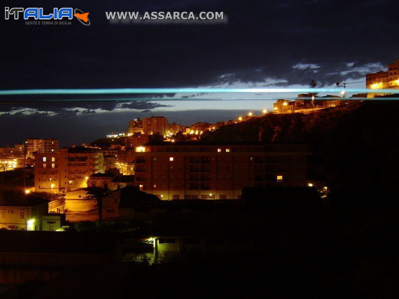 Notturno sulla cittadina  prima del temporale.