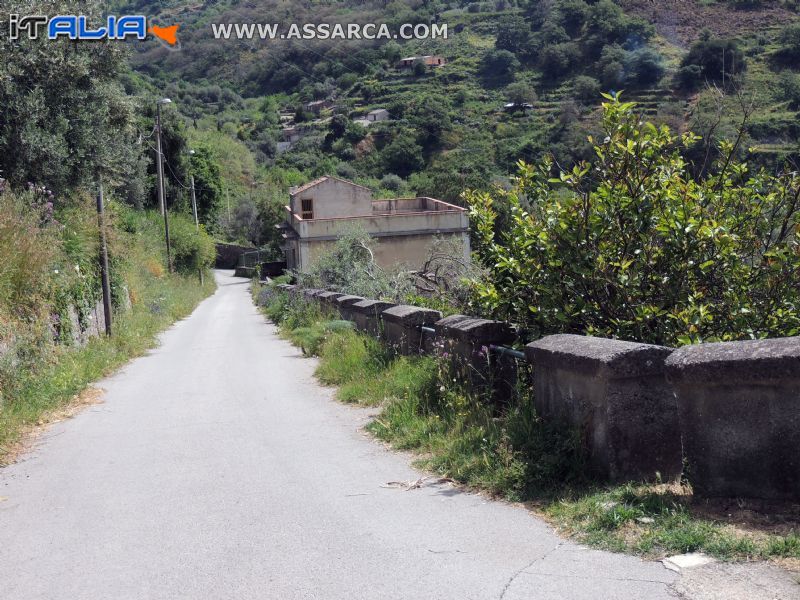 STRADA DI COLLEGAMENTO CON LA CHIESA DEI SS. PIETRO E PAOLO*