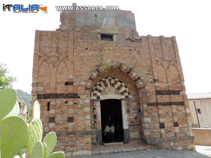 INTERNI DELLA CHIESA DEI SANTI PIETRO E PAOLO*