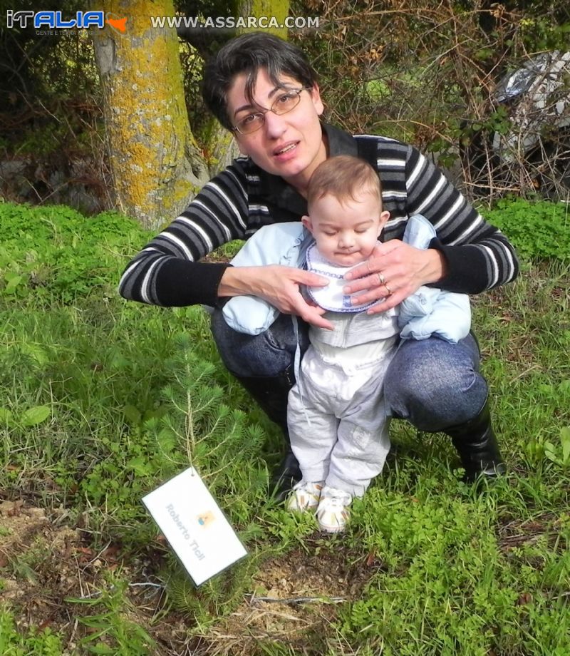 Roberto con mamma ed il suo alberello