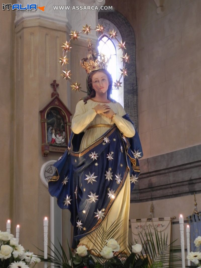 Bellissima statua della Madonna