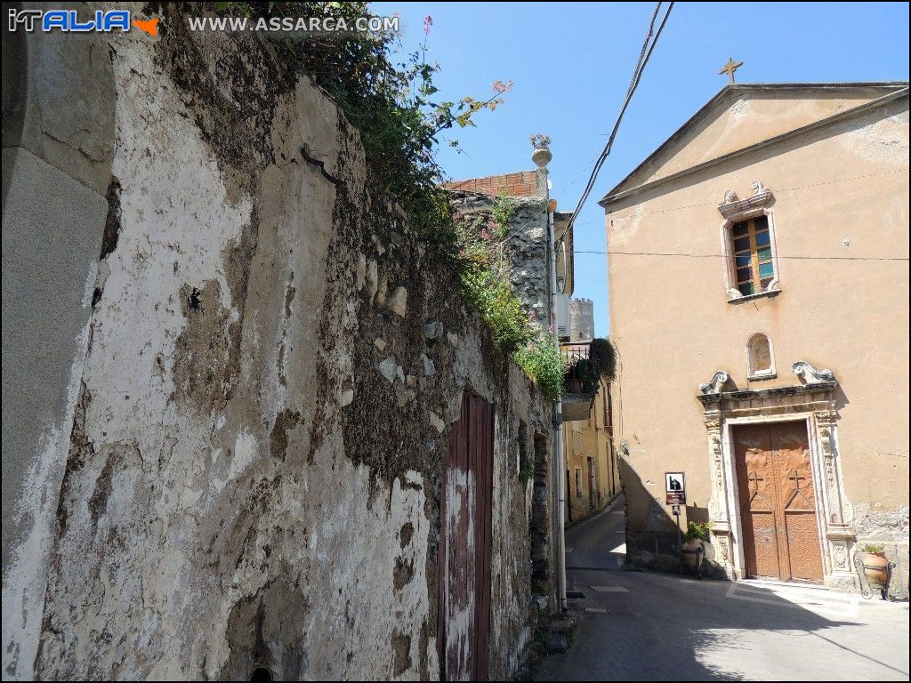 Praino -  Chiesa Matrice di Santa Maria - Sepolcro dei Sacerdoti Piraino sec. (XIII)*