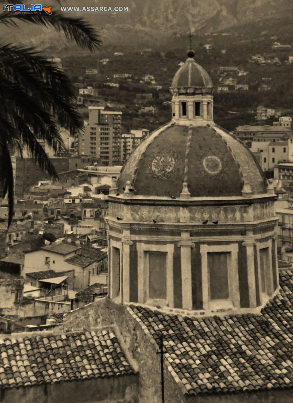 CUPOLA IN MAIOLICA DELL`ANNUNZIATA