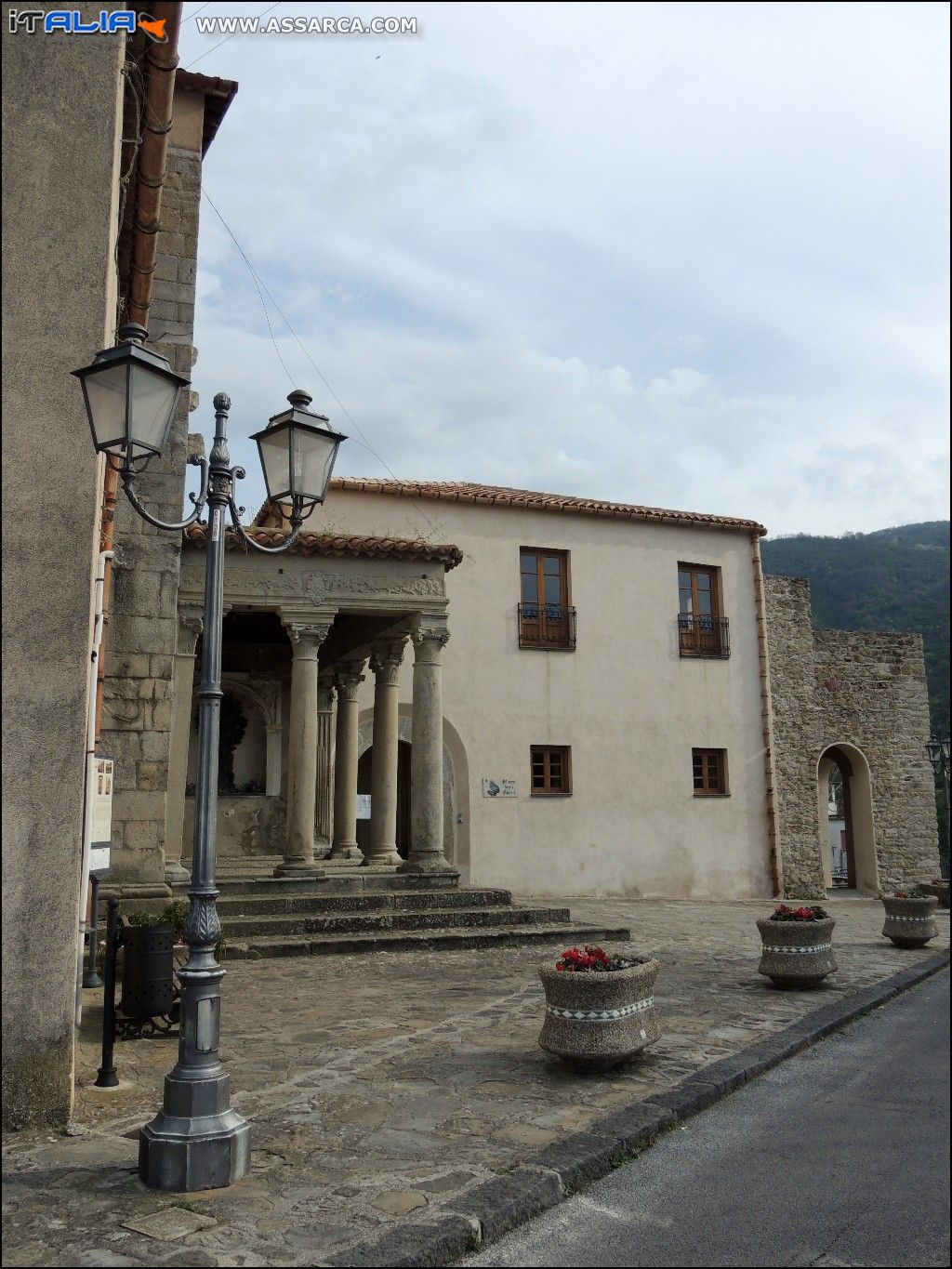 Sant`Angelo di Brolo Chiostro di San Francesco d`Assisi*