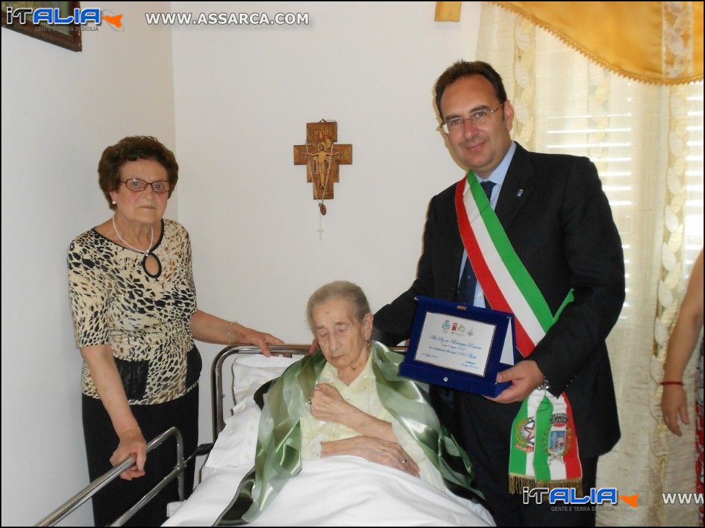 La signorina Rosaria Bevacqua compie 100 anni