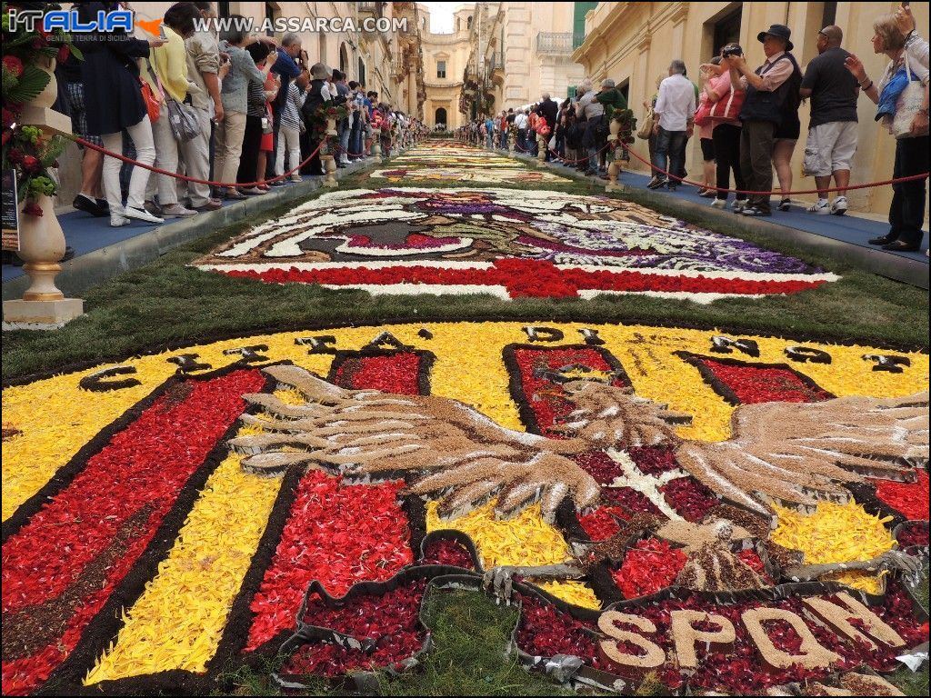 L`infiorata in via Nicolaci*