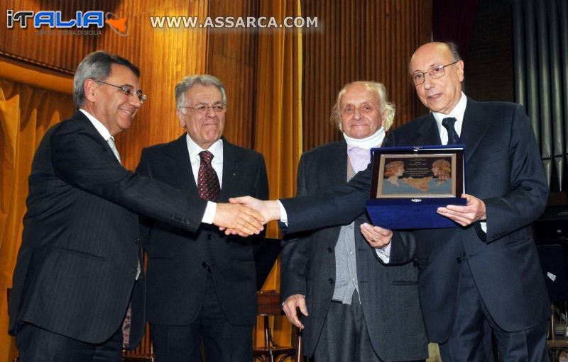Premiazione come" Presidente "del Movimento Sicilia Parallela