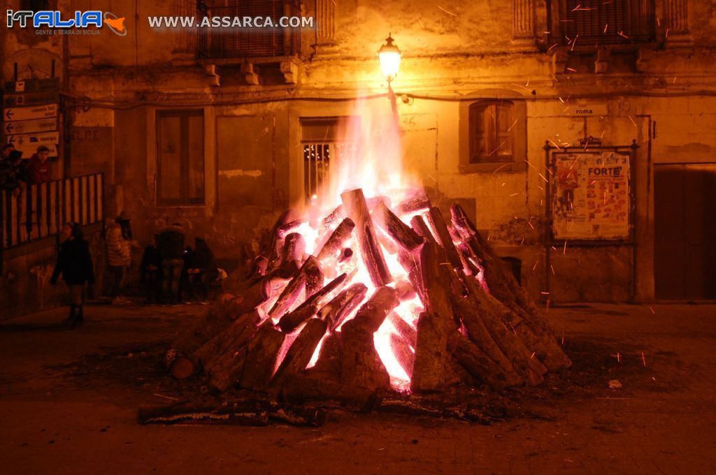 Notte di Natale 2013 - Falò in piazza Roma