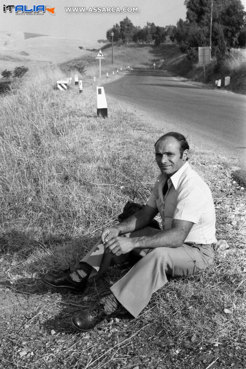 LOCALITA`  STRADA CHE  VA VERSO VALLELUNGA ANNI 70 .