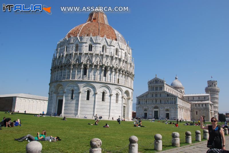 PISA  piazza  dei  miracoli.