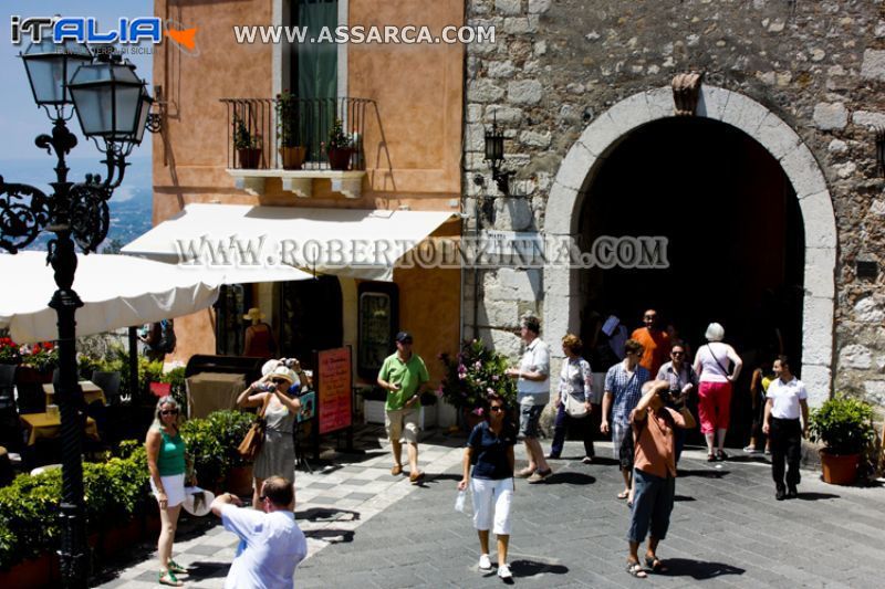 PIAZZA IX APRILE TAORMINA (ME)