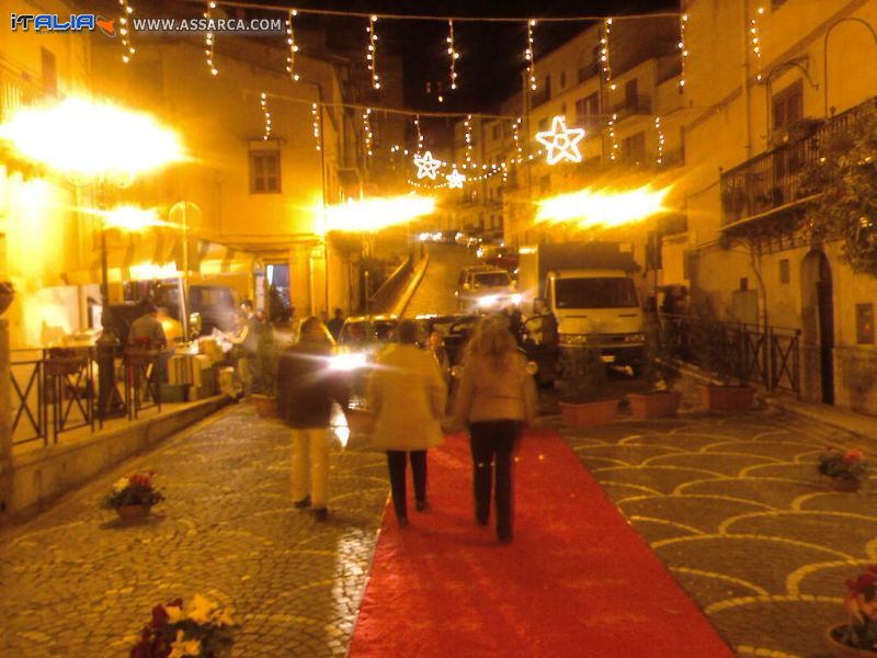 IL SALOTTO DI ALIA ARREDATO con le luminarie natalizie