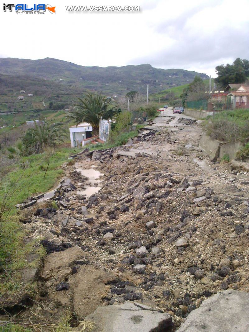 disastri sul territorio una frana porta via la casa a centomerchi