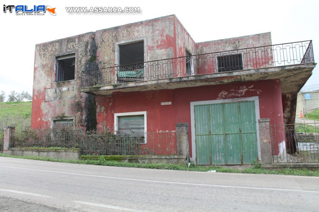 Casa Cantoniera nei pressi del bivio di Alia