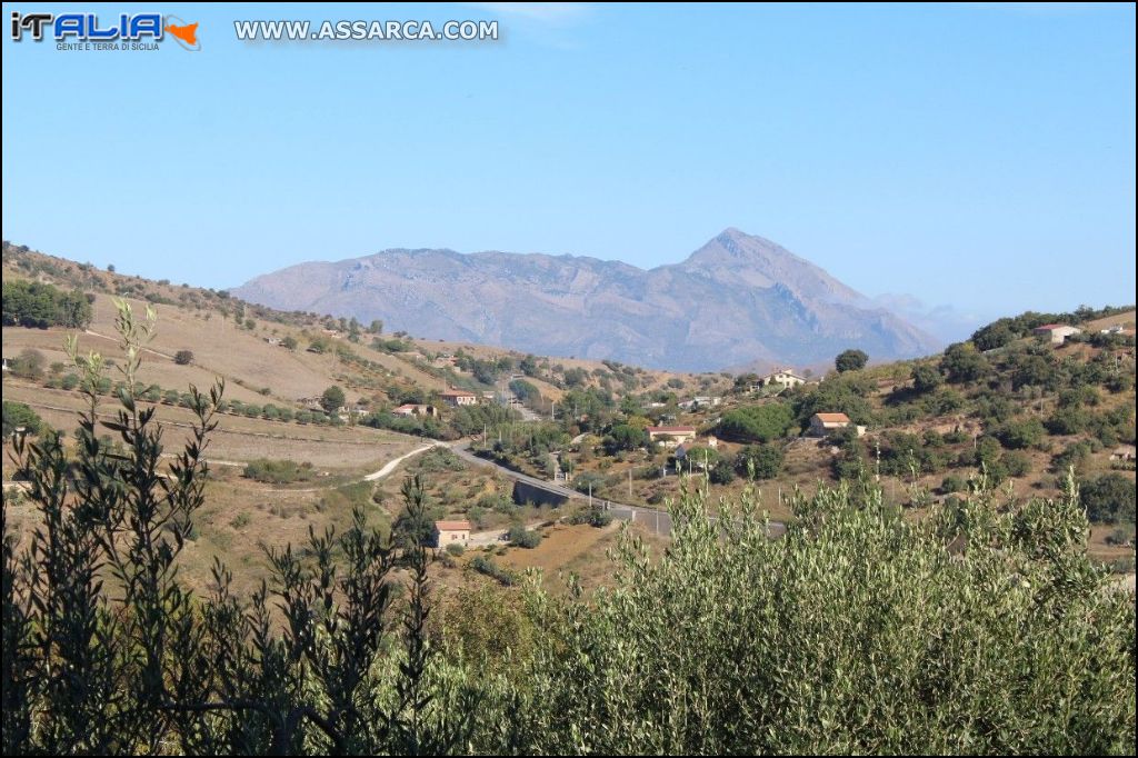 Panorama verso Monte Eurako (Pizzo San Calogero)