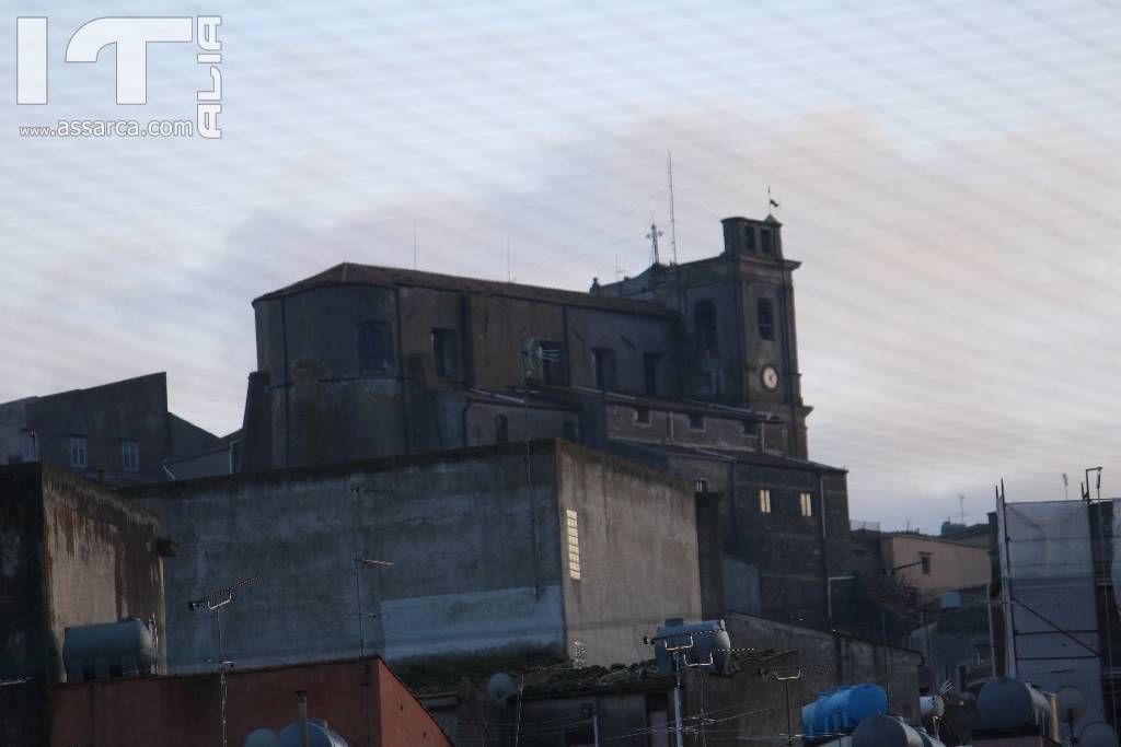 La chiesa madre vista dal quartiere Acqualunga.