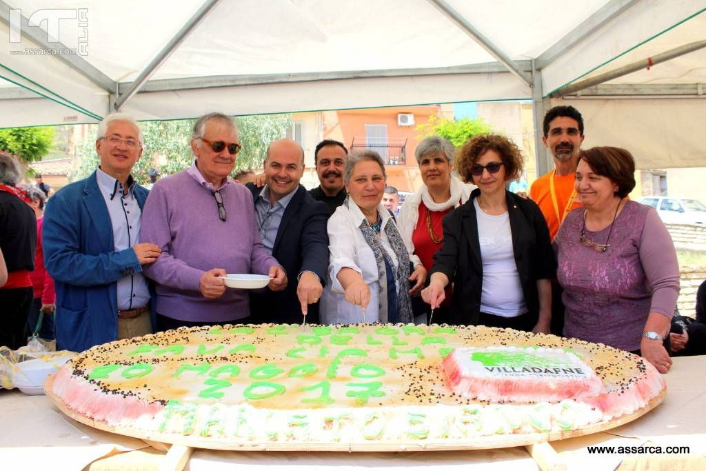 La mega torta in onore  della prima manifestazione della fava ciamputa.