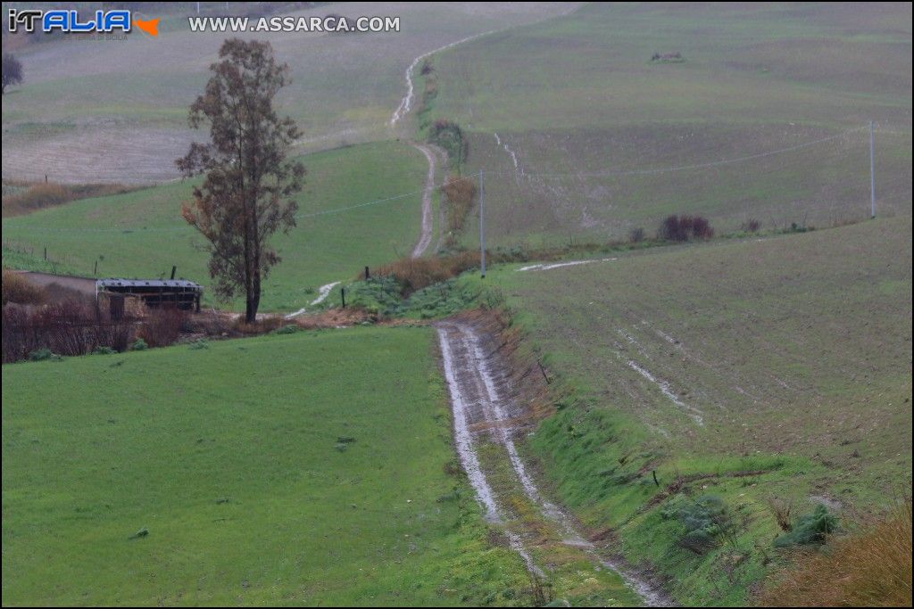 Paesaggio siculo sotto la pioggia